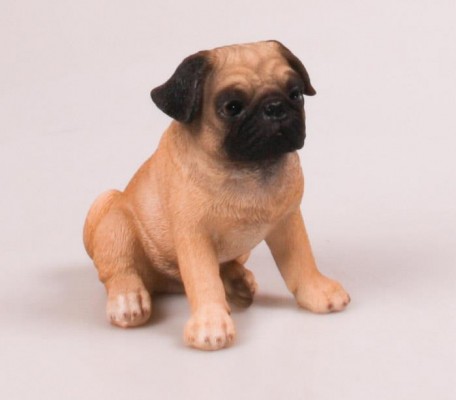 Levensechte beelden Dierenbeelden levensecht Levensechte zittende big roze Levensechte Mopshond puppy 16 cm  (MI3240)